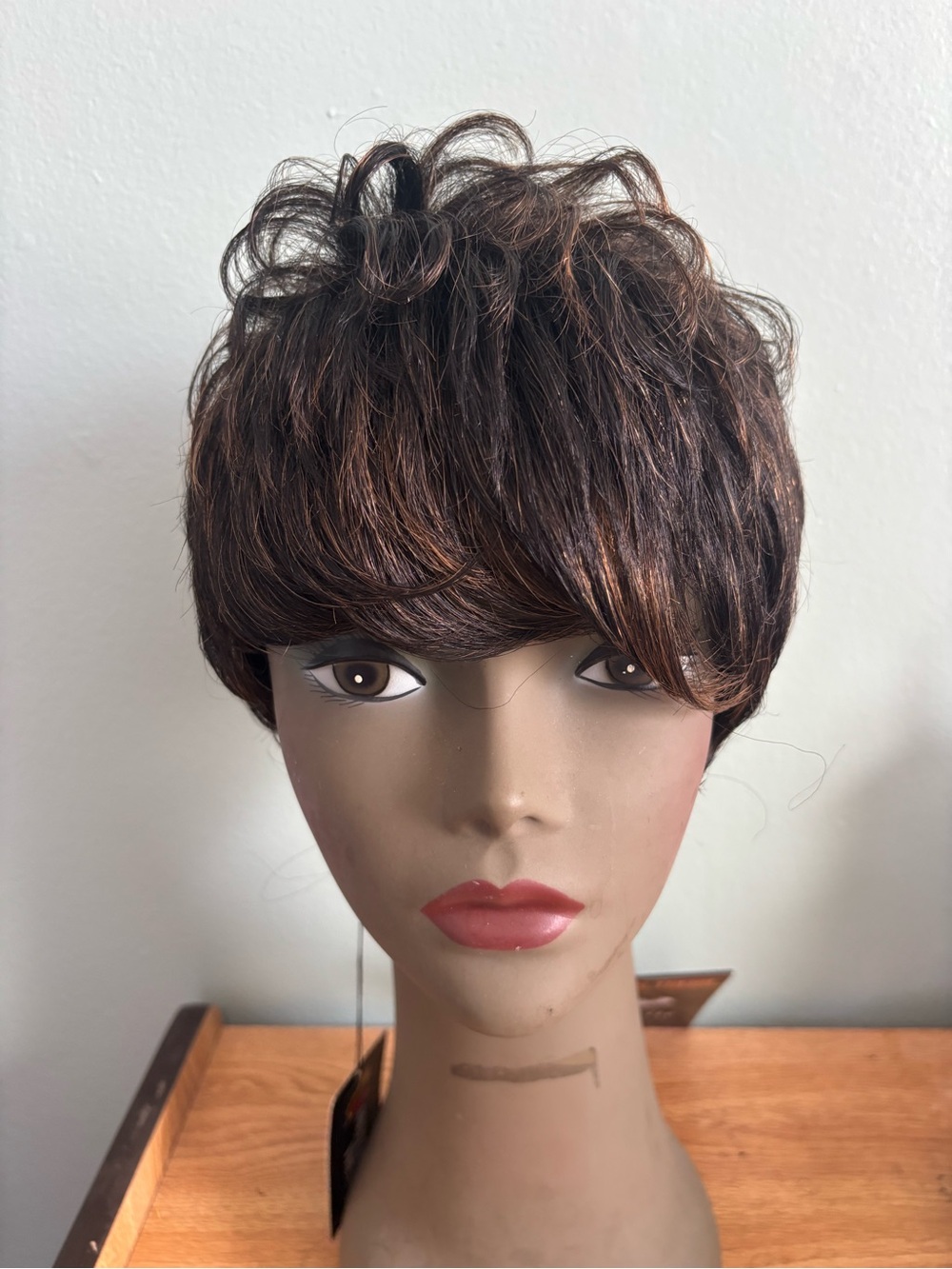 Short Women's Synthetic Wig in Dark Brown with Copper Highlights